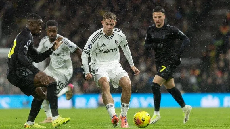 Sunderland gặp khó trước Fulham