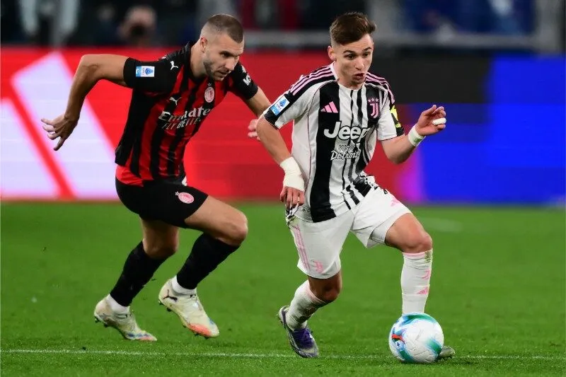 Juventus gặp khó trước AC Milan